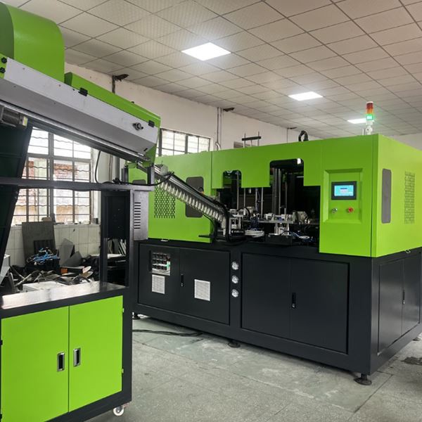 Automatisk blæsestøbningsudstyr